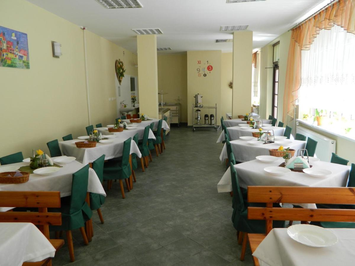 Pod Arkadami Hotel Darlowko Bagian luar foto