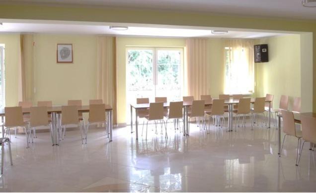 Pod Arkadami Hotel Darlowko Bagian luar foto