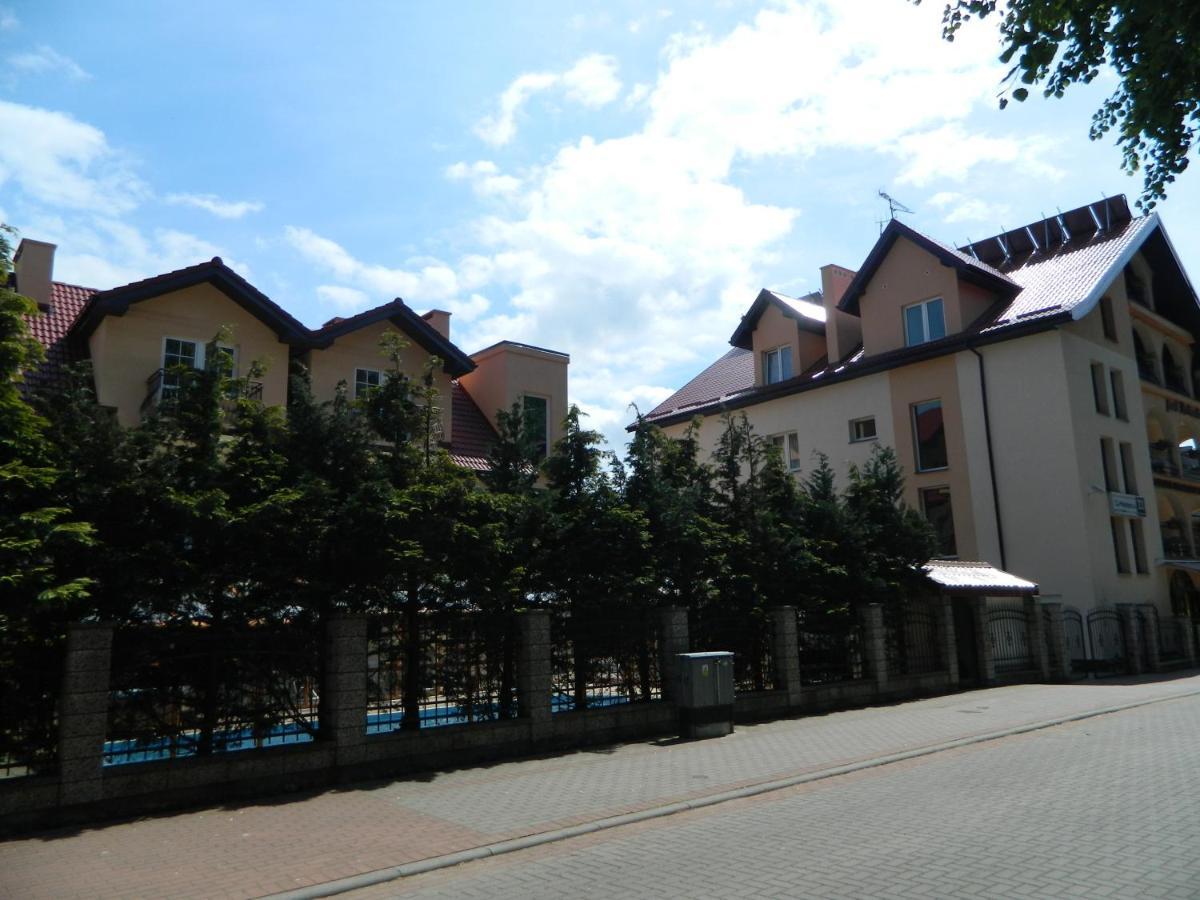 Pod Arkadami Hotel Darlowko Bagian luar foto