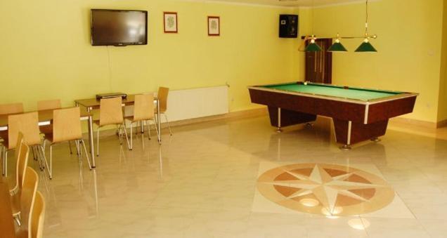 Pod Arkadami Hotel Darlowko Bagian luar foto