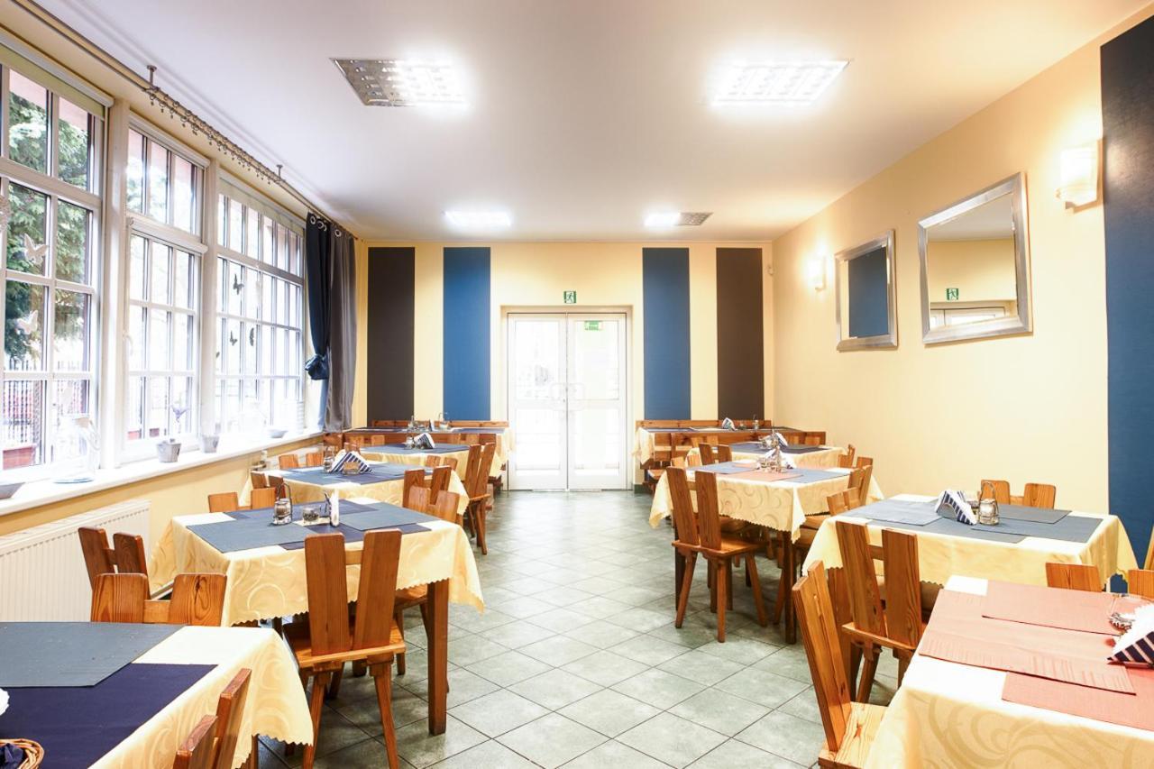 Pod Arkadami Hotel Darlowko Bagian luar foto