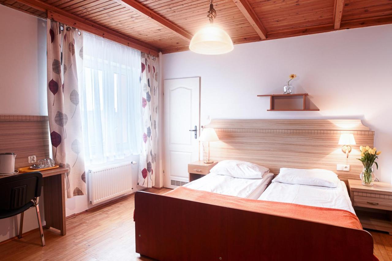 Pod Arkadami Hotel Darlowko Bagian luar foto