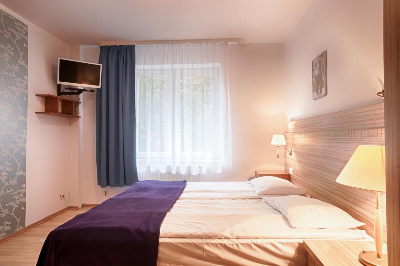 Pod Arkadami Hotel Darlowko Bagian luar foto