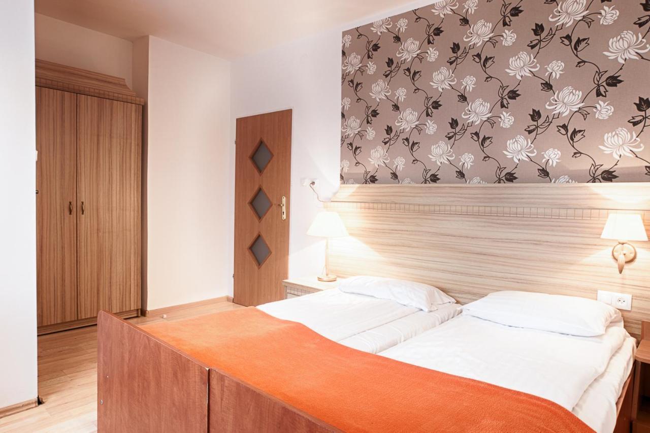 Pod Arkadami Hotel Darlowko Bagian luar foto