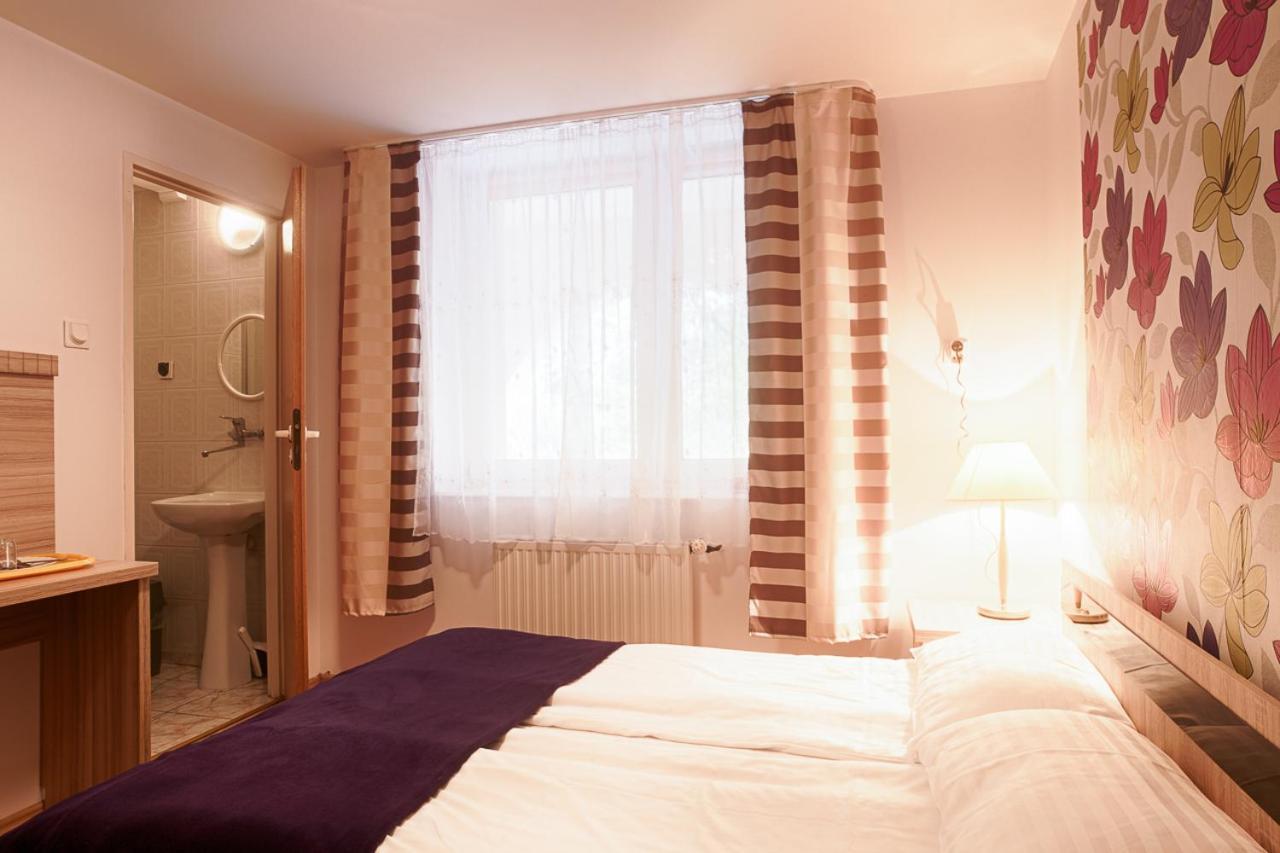 Pod Arkadami Hotel Darlowko Bagian luar foto