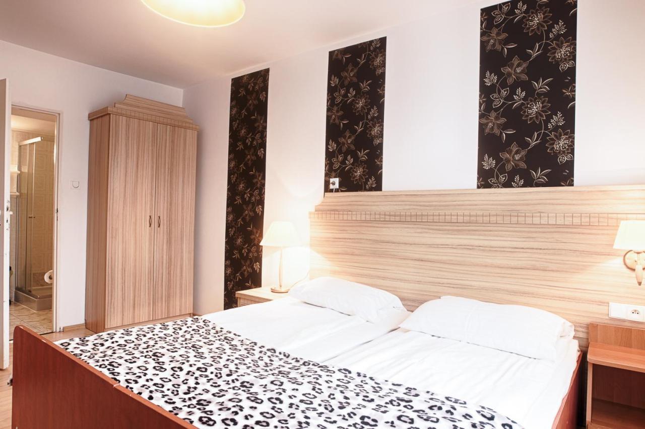 Pod Arkadami Hotel Darlowko Bagian luar foto