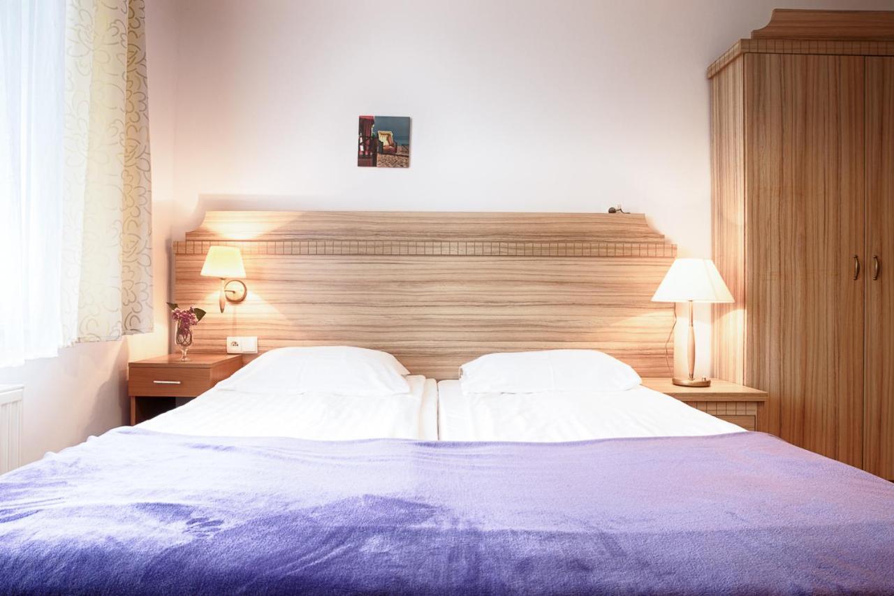 Pod Arkadami Hotel Darlowko Bagian luar foto